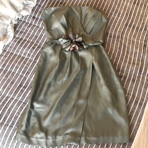 Banana Republic Strapless dress in light green. Sz 2 with flower belt